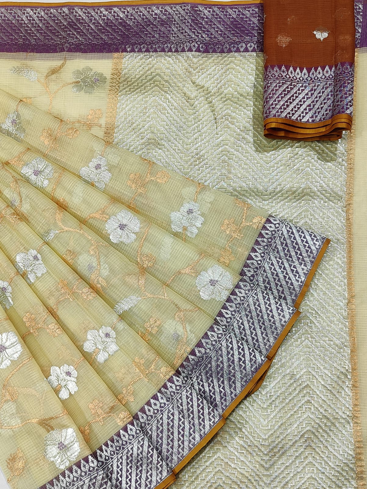 Exclusive Kanchi border With All over Jaal  Zarikota Saree with contrast blouse