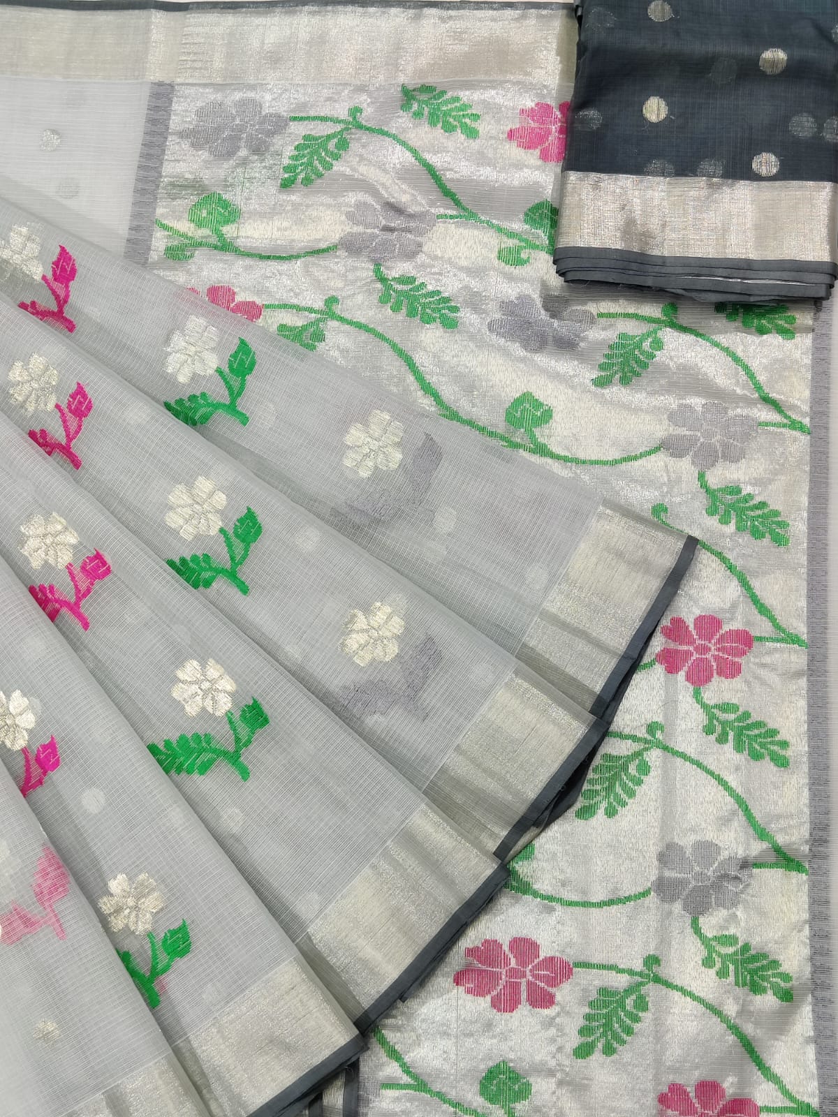 Exclusive Zarikota Saree with contrast blouse